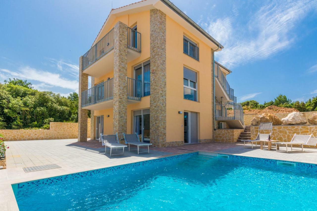 Fabulous House B With Outdoor Pool Apartment ซาตอน ภายนอก รูปภาพ